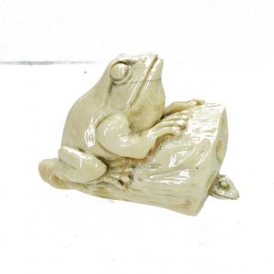 Frosch auf Lotusstempel mit Made Netsuke Mammutelfenbein