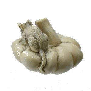 Ratte auf Kürbis Netsuke Mammutelfenbein